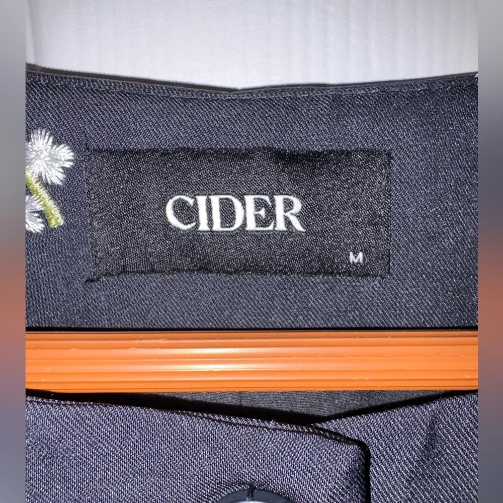 Cider Floral Embroidered Button Front Vest top Navy Blue Size M - Picture 4 of 5